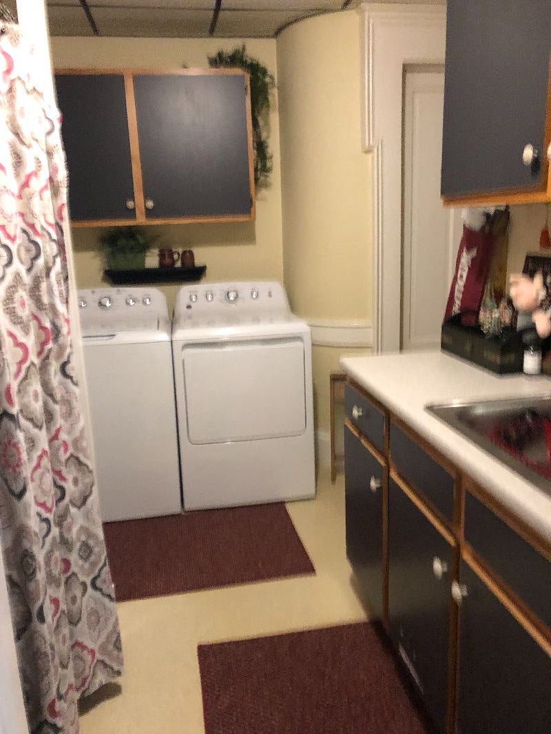 State of the Art GE washing machine and dryer.