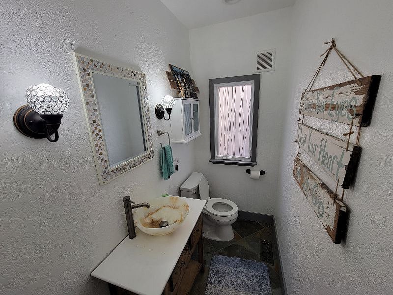 1/2 Bathroom