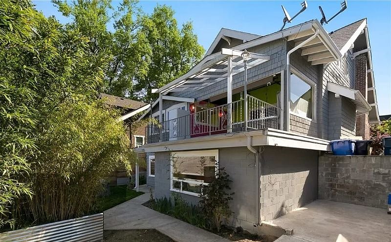 Backyard Balcony ( Lower area is rented out)
