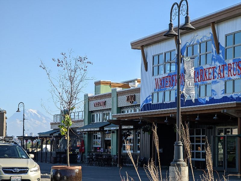 Enjoy the Waterfront Market and plenty of new restaurants just down the hill. 