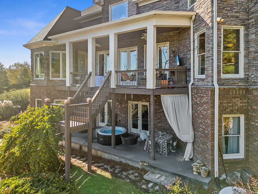 Porch with hot tubPrivate 20 x 40 pool