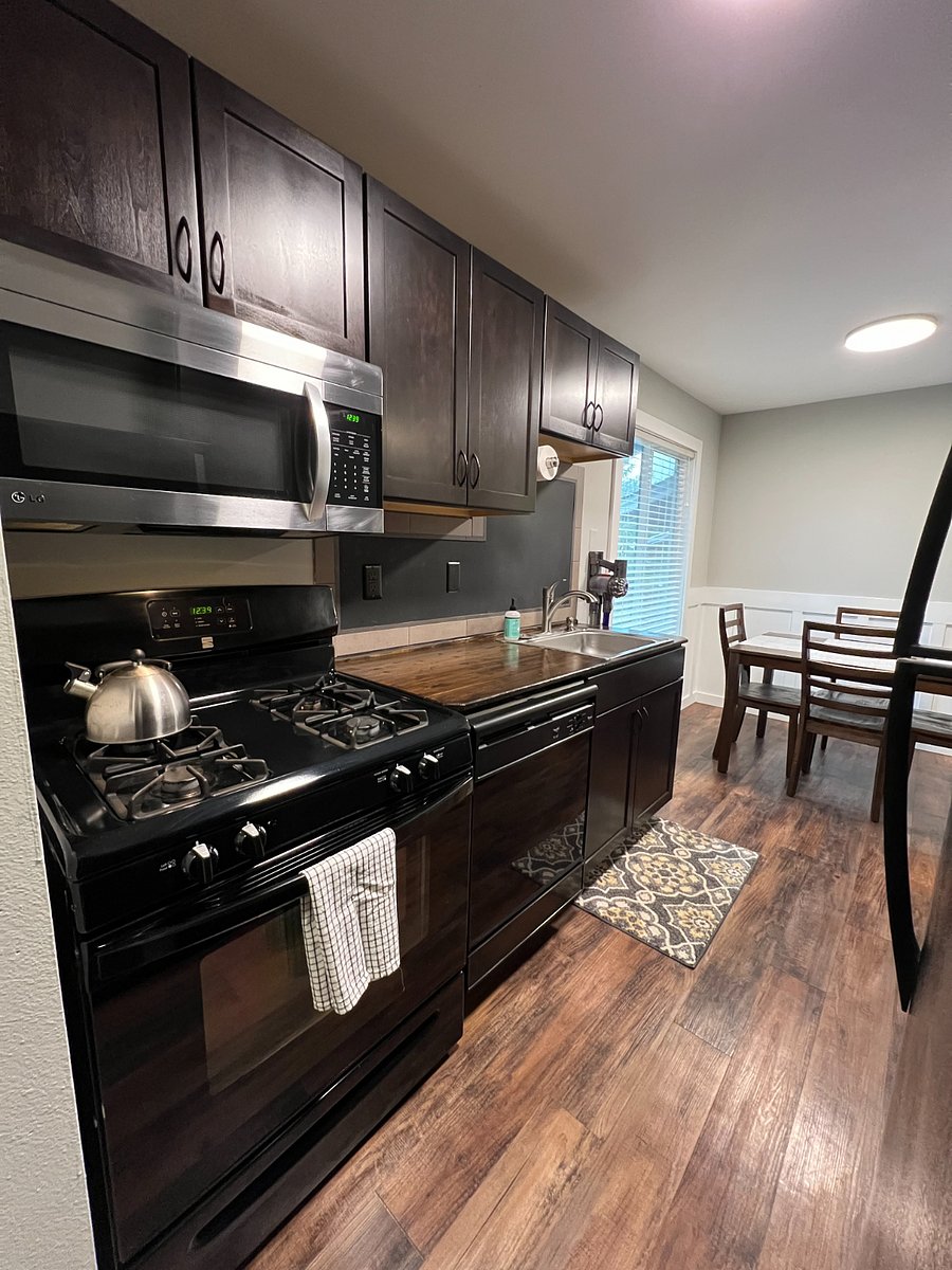 gas stove, Dishwasher, Keurig or pot coffee, toaster, crock pot and blender