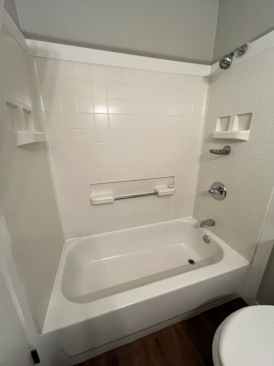 Full bathtub