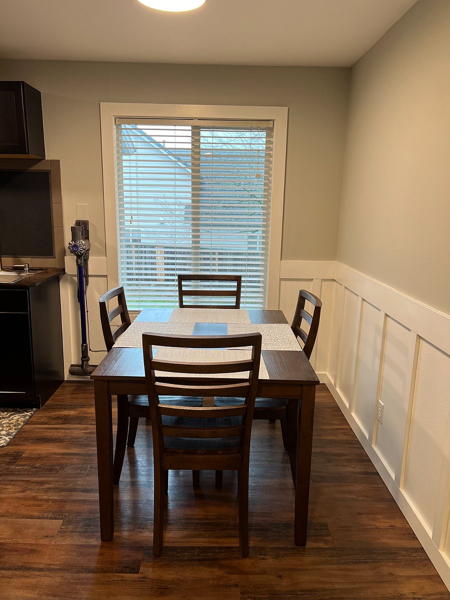 Dining room can be used for office space
