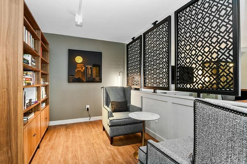 Shared amenities: business lounge