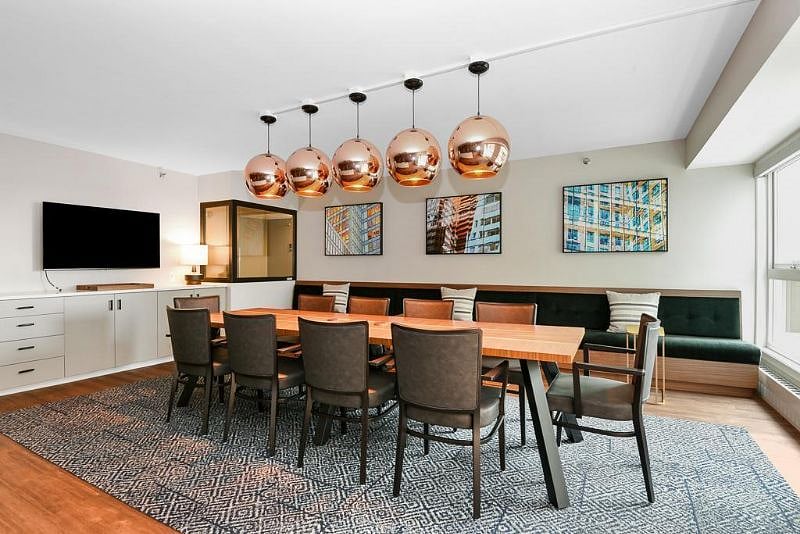 Shared amenities: business lounge