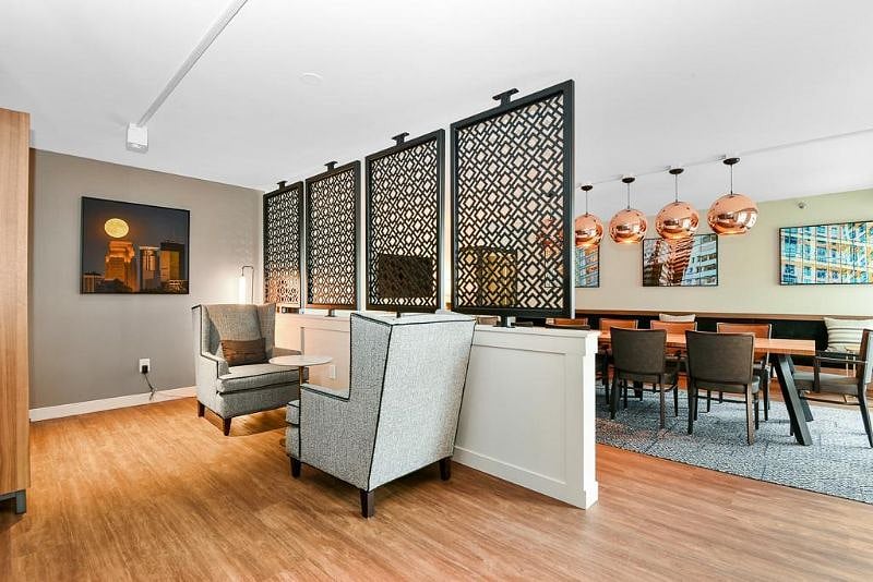 Shared amenities: business lounge