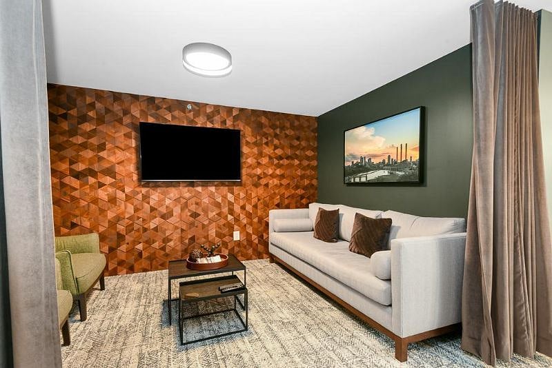 Shared amenities: club lounge
