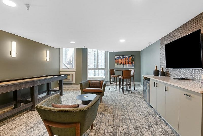 Shared amenities: club lounge