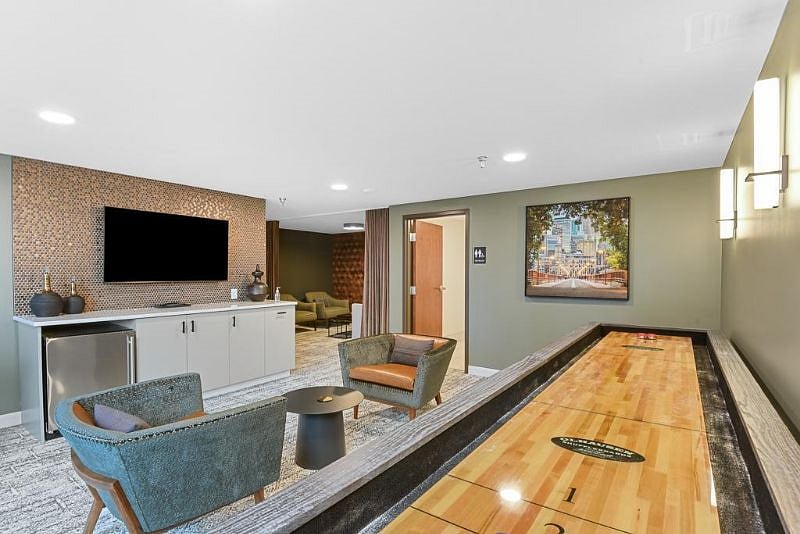 Shared amenities: club lounge
