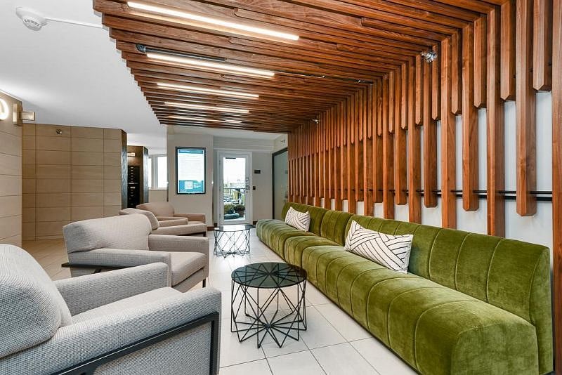 Shared amenities: 15th floor elevator waiting area