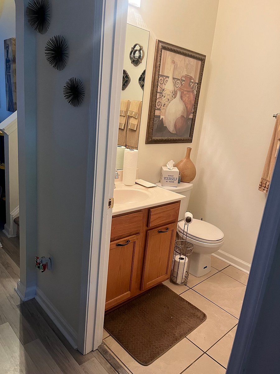 1/2 bath next to kitchen