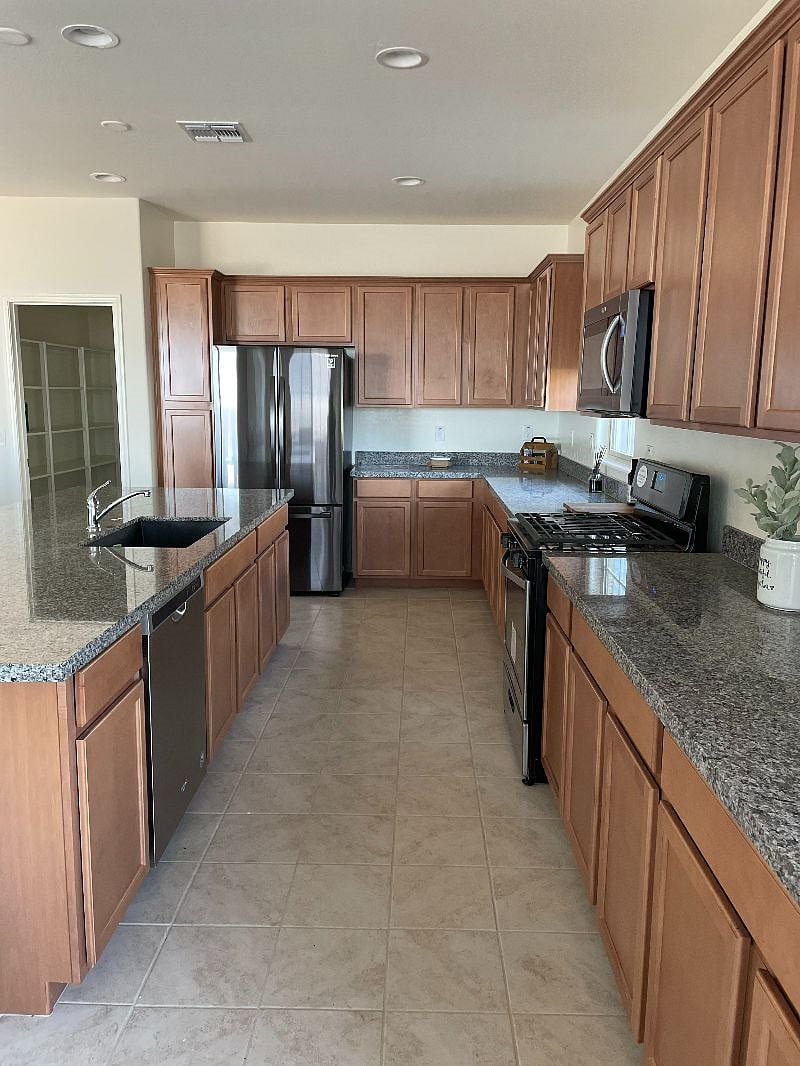 Kitchen area with spacious Island