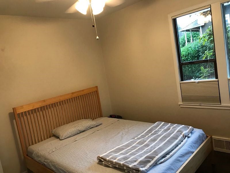 Second bedroom with queen bed