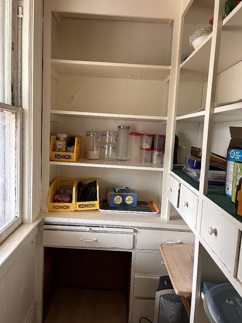 Kitchen pantry