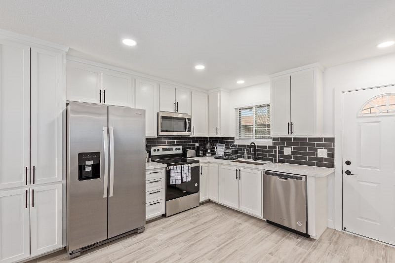 Furnished Finder property 338071_1 photo 3