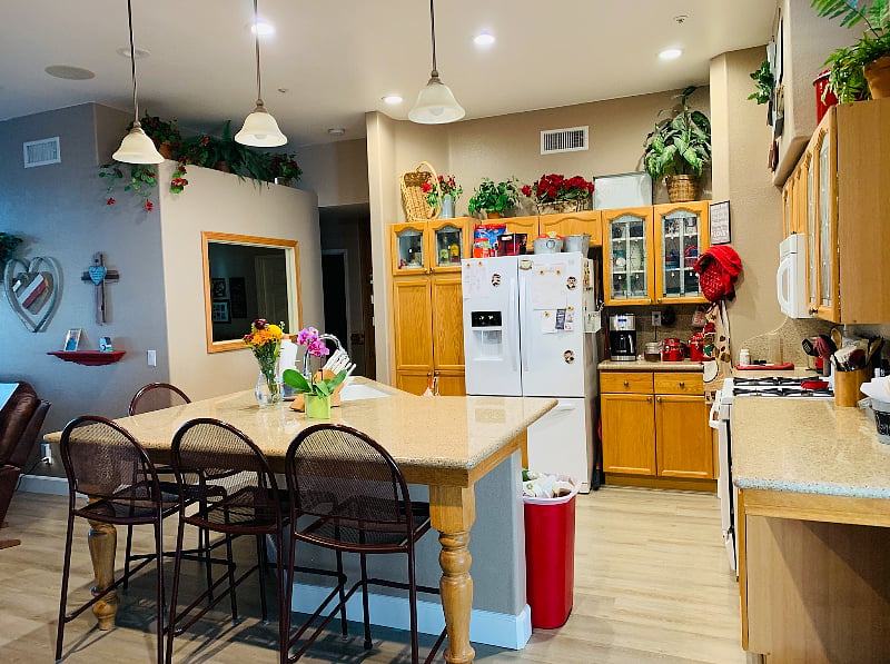 KITCHEN