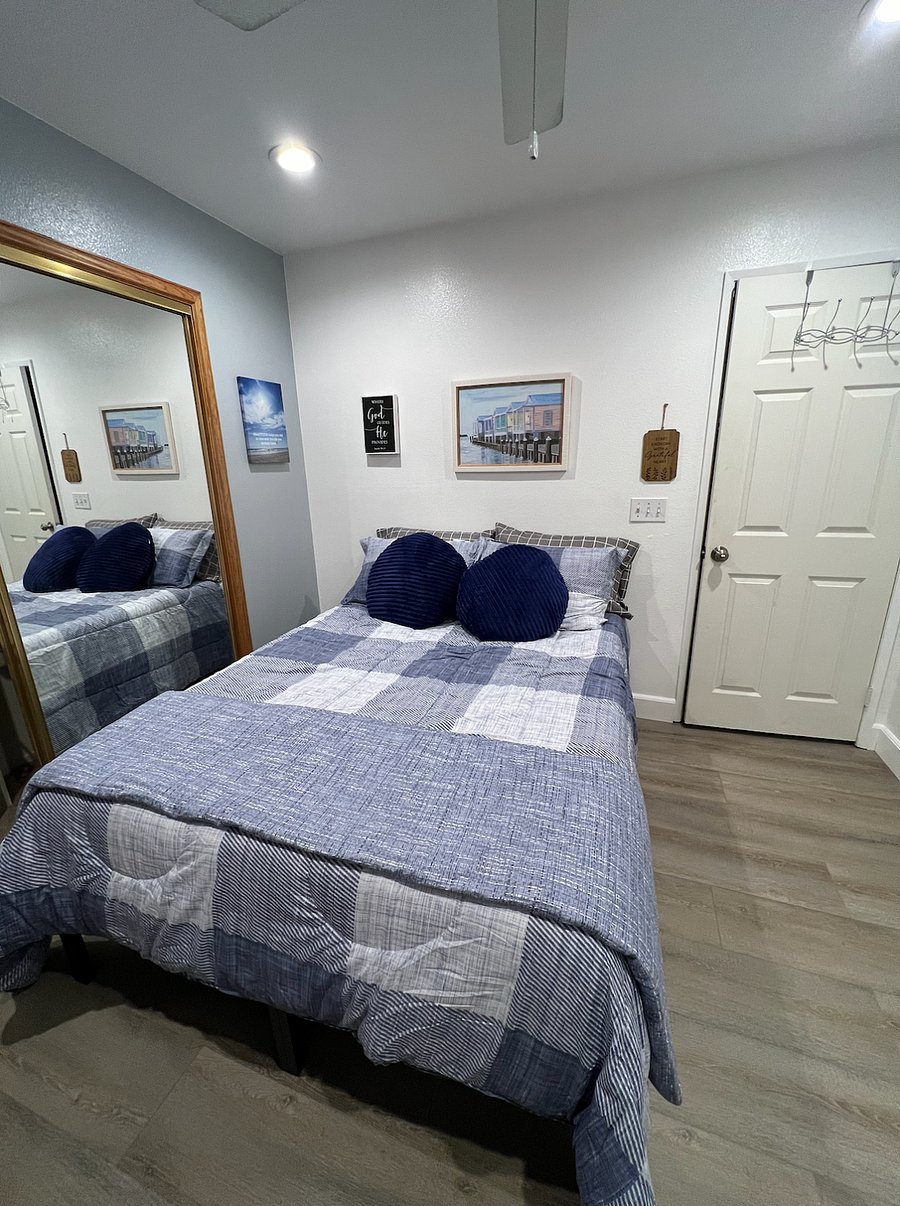 ROOM B