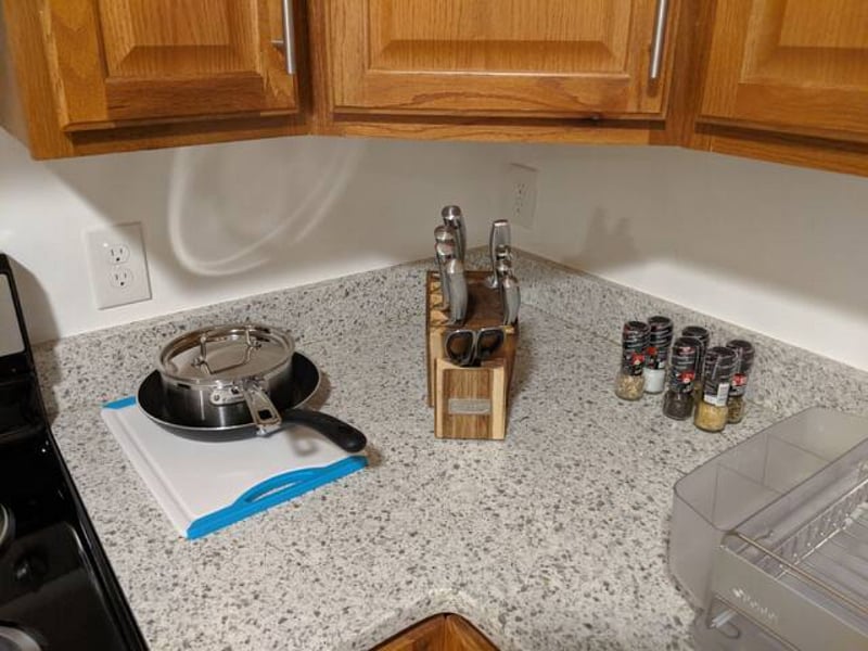 Cuisinart knife set, spice grinders, cutting board, pot/pan