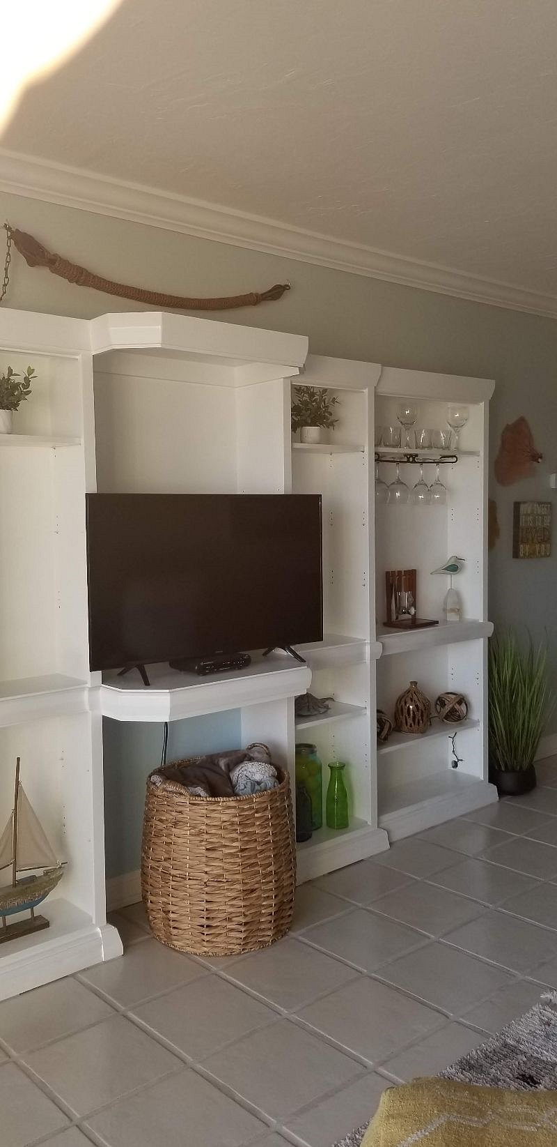 65" smart tv in living room and 2 extra smart tv in both bedrooms.  
Cable is included in rent.