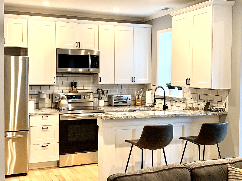 granite counters. ss appliances.  