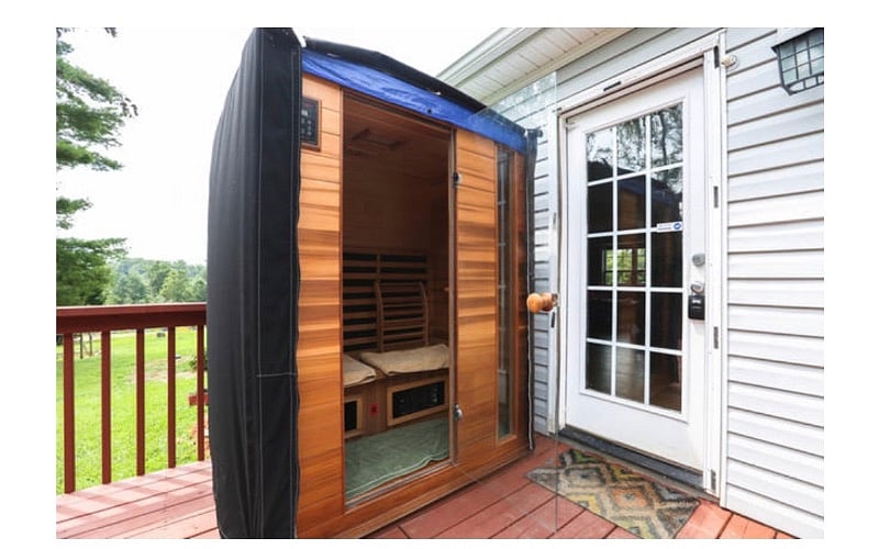 Full-spectrum heat / full-spectrum light infrared sauna near the guest entrance and patio. Weekly sauna session is not included in the rent.