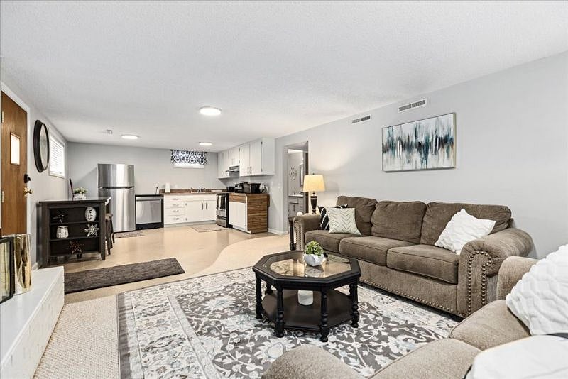 Furnished Finder property 338750_1 photo 3