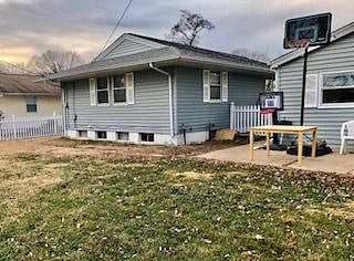 Fenced Back Yard, Patio, Basketball Hoops