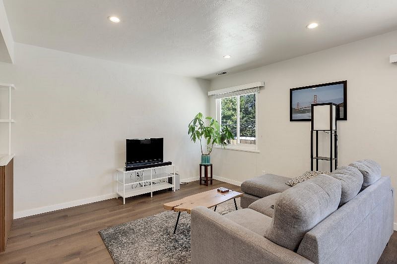 Furnished Finder property 339282_1 photo 3
