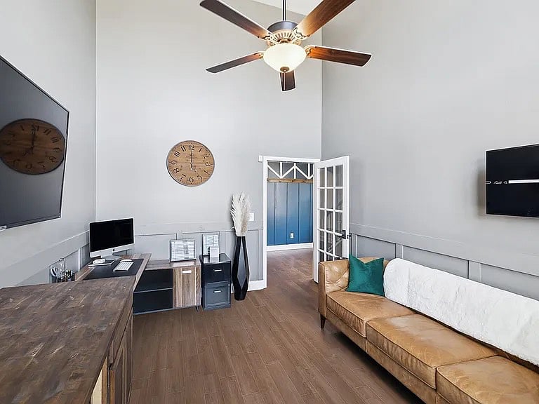 Office/Lounge