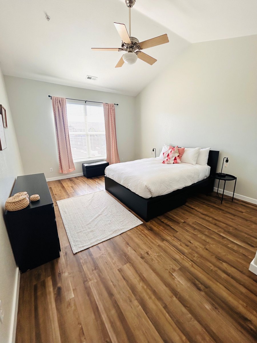Master Bedroom
*** Blackout curtains in both bedrooms (For my night shifters ;))