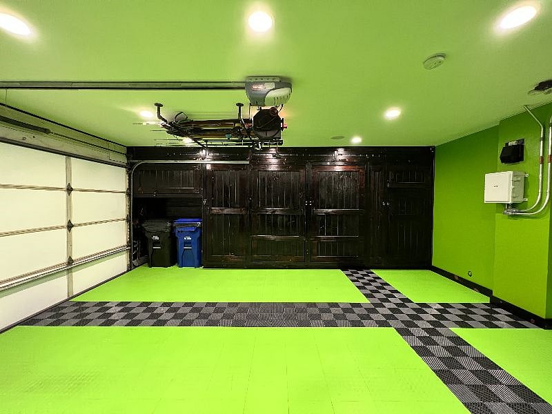 Garage.