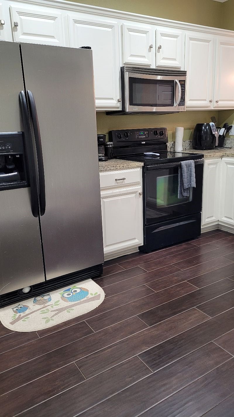Modern appliances / electric stove