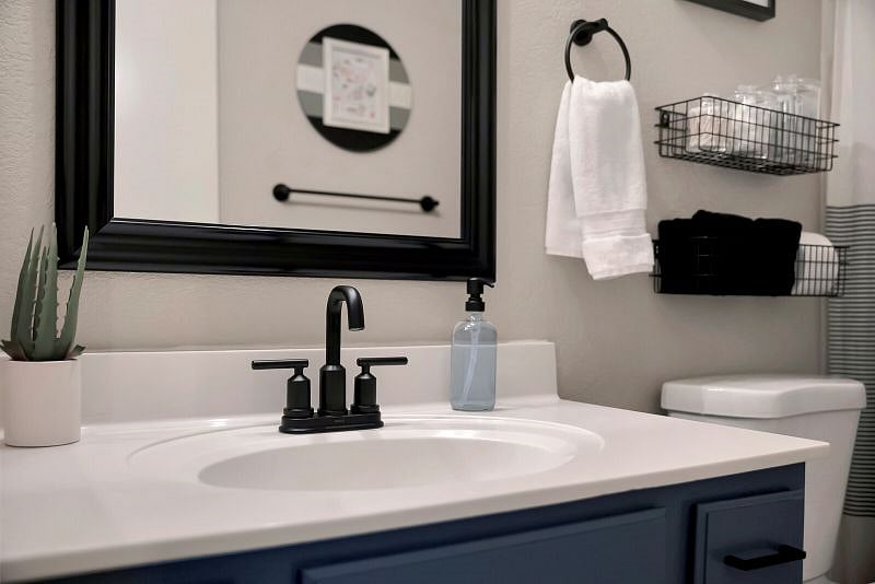Hall Bathroom with Tub/Shower Combo and Matte black fixtures