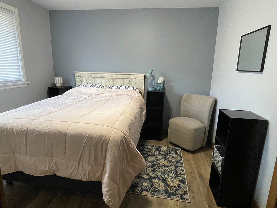 Single bedroom. 