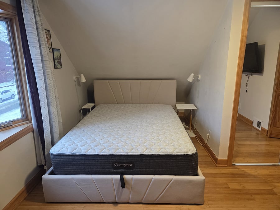 Upper Queen Bedroom