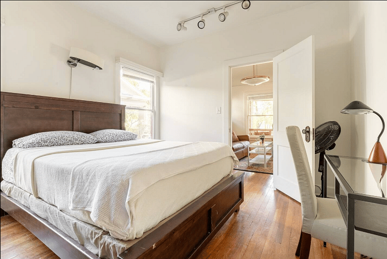 main bedroom - queen size bed