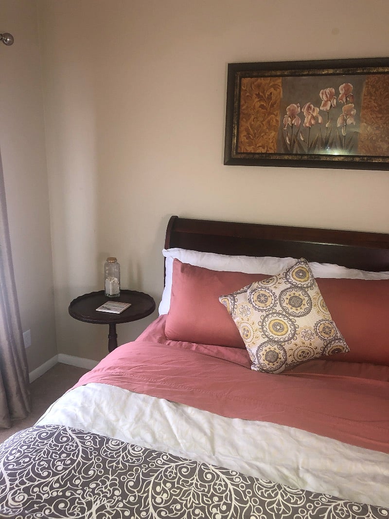 Front Bedroom with queen bed