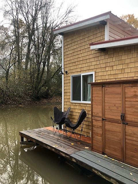 Outdoor deck