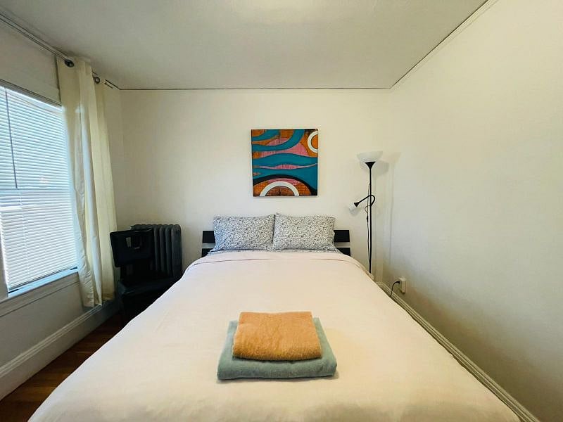 Master bedroom queen bed