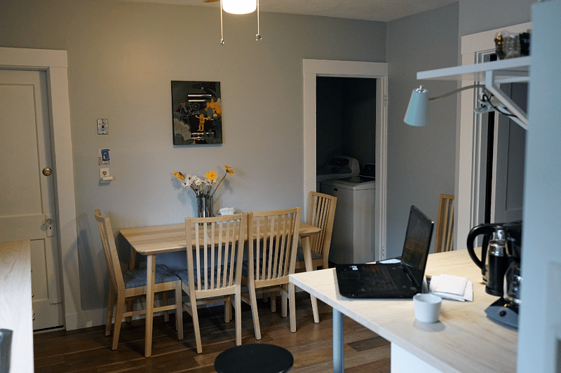 Dine in kitchen