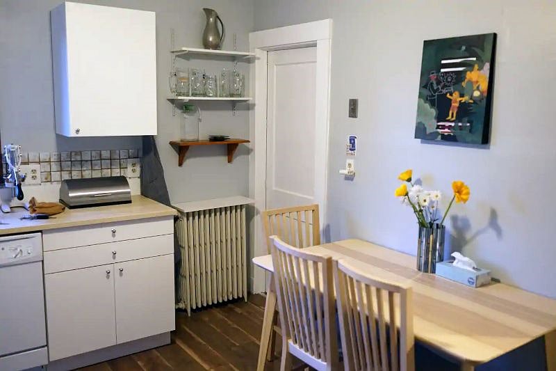 Dine in kitchen