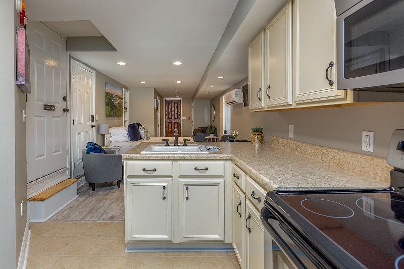 Furnished Finder property 340570_1 photo 10