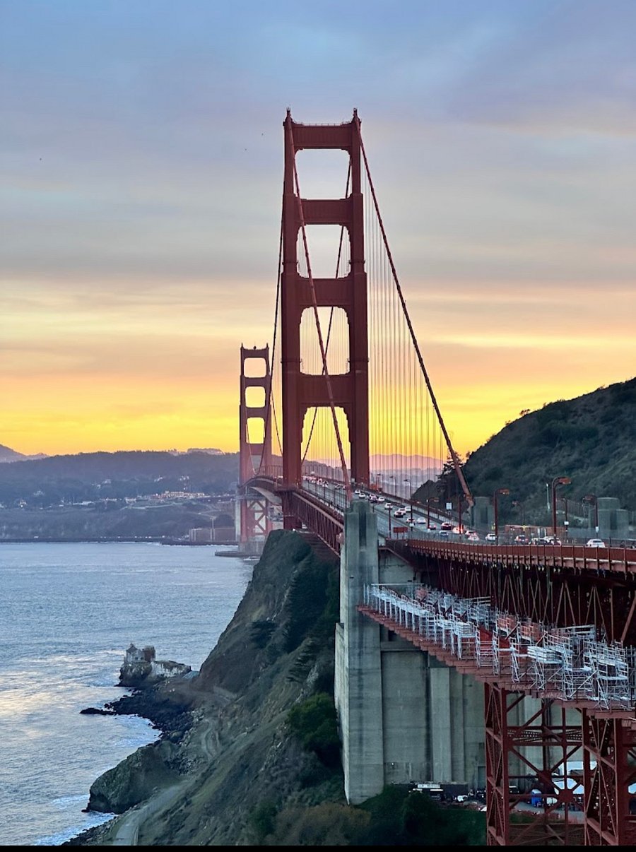 All the beauty and adventure that San Francisco has to offer out the front door. The Golden Gate Bridge and Marin is about a 25 minute drive from the house.