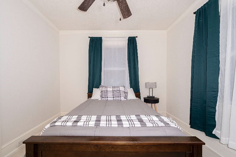 [Medium Bedroom] The most comfortable full size bed for a day time nap or a dreamy night sleep. You'll love how it feels!
(Hastings 3/2.5)