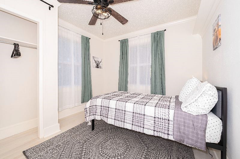 [Small Bedroom] The most comfortable full size bed for a day time nap or a dreamy night sleep. You'll love how it feels!
(Hastings 3/2.5)