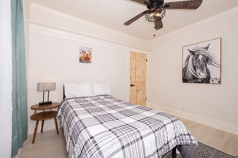 [Small Bedroom] (Hastings 3/2.5)