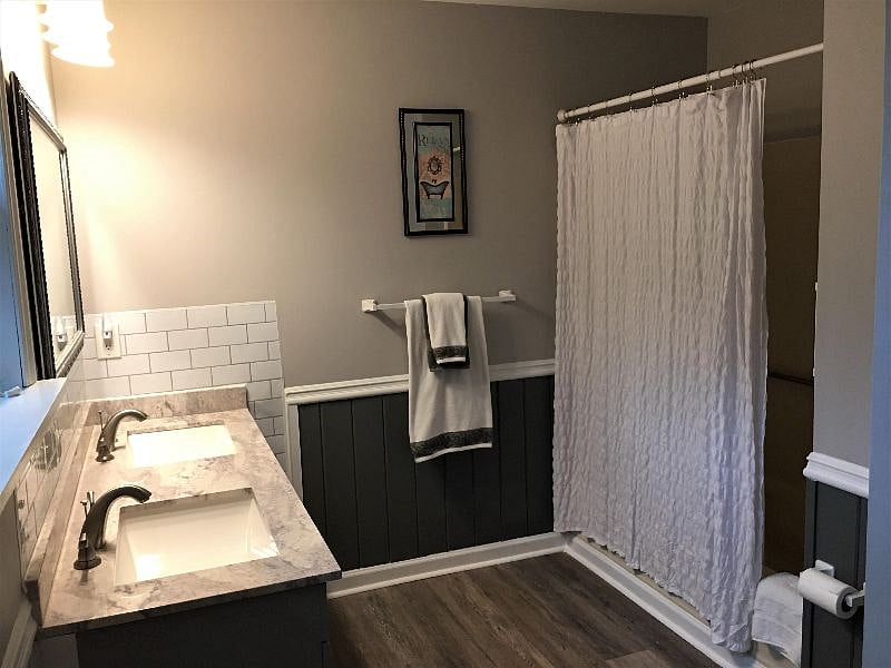 Newly remodeled Bath (Remodel Dec 2021)