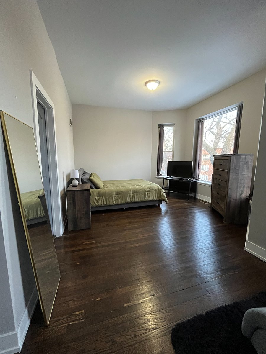 Private Bedroom 1: Upstairs, queen bed, closet, chaise lounge chair, ensuite bathroom