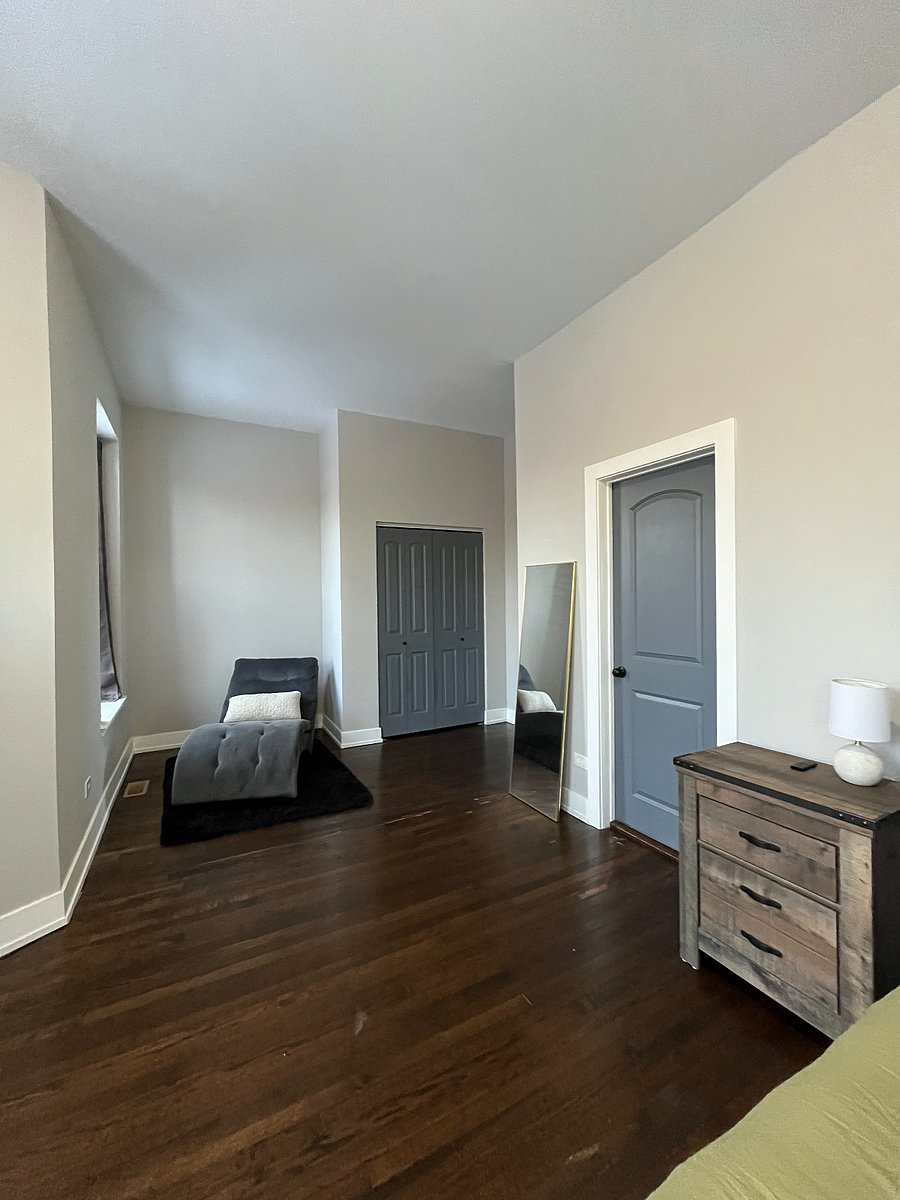 Private Bedroom 1: Upstairs, queen bed, closet, chaise lounge chair, ensuite bathroom